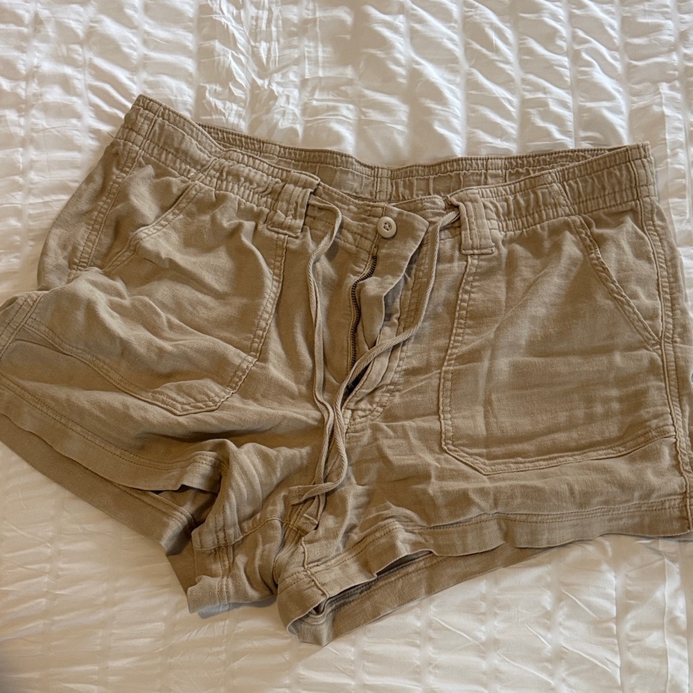 American Eagle Outfitters Tan Cargo Shorts